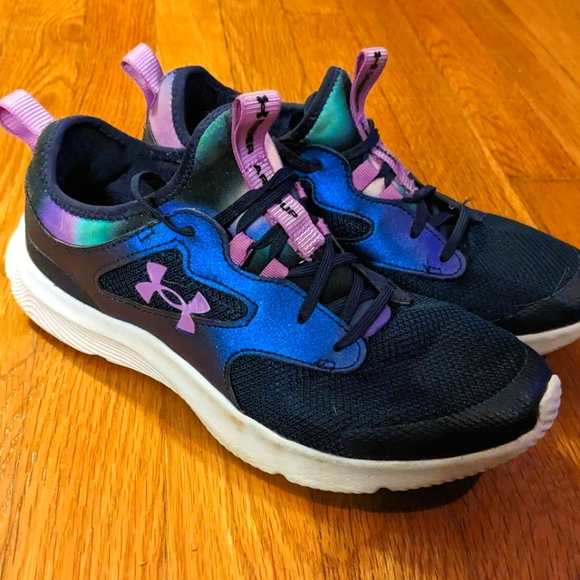 Girls Under Armour Size 5.5 - Picture 1 of 5